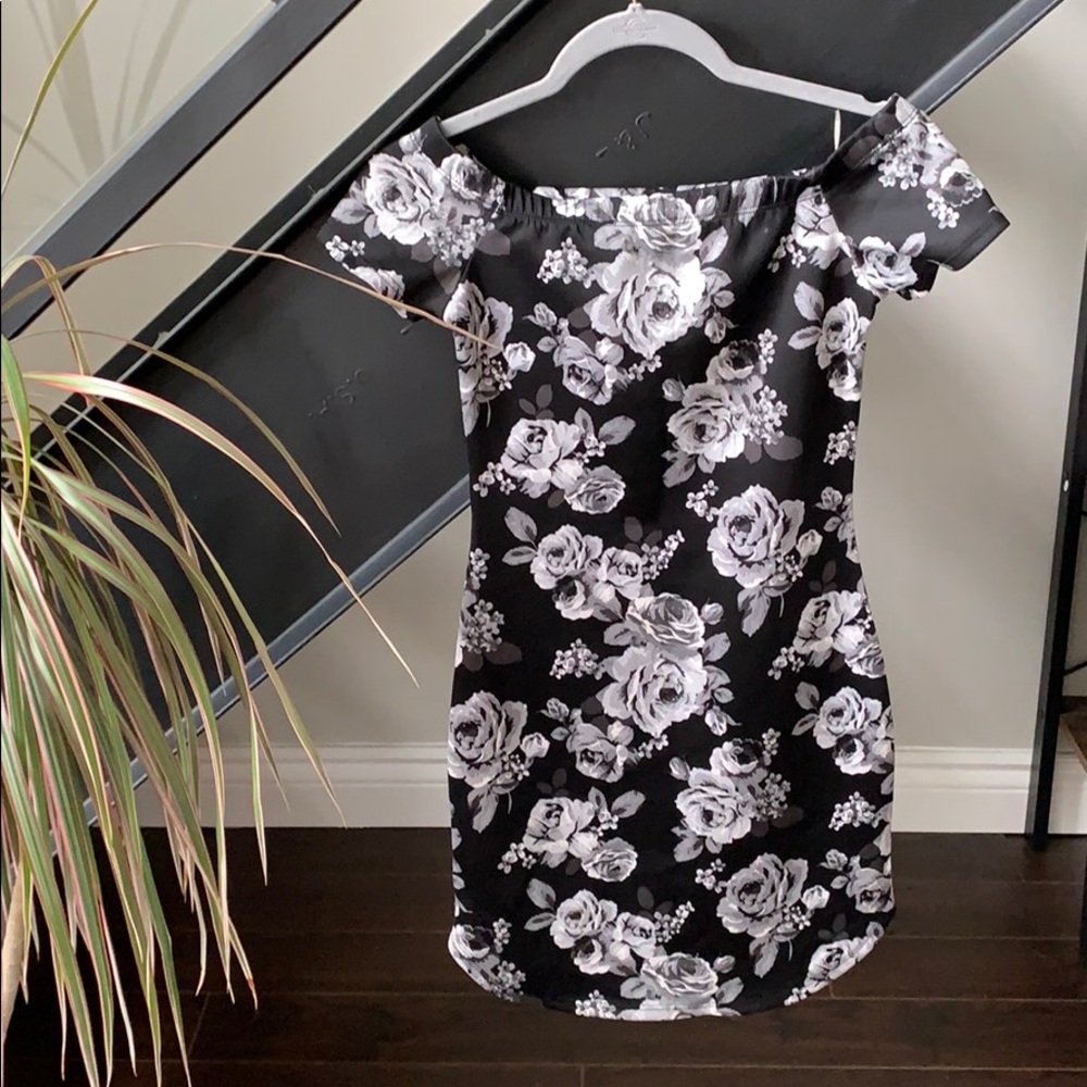 ✨2 for $15 - Black floral dress